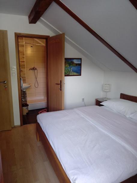 יאזרצה Guesthouse Marton מראה חיצוני תמונה